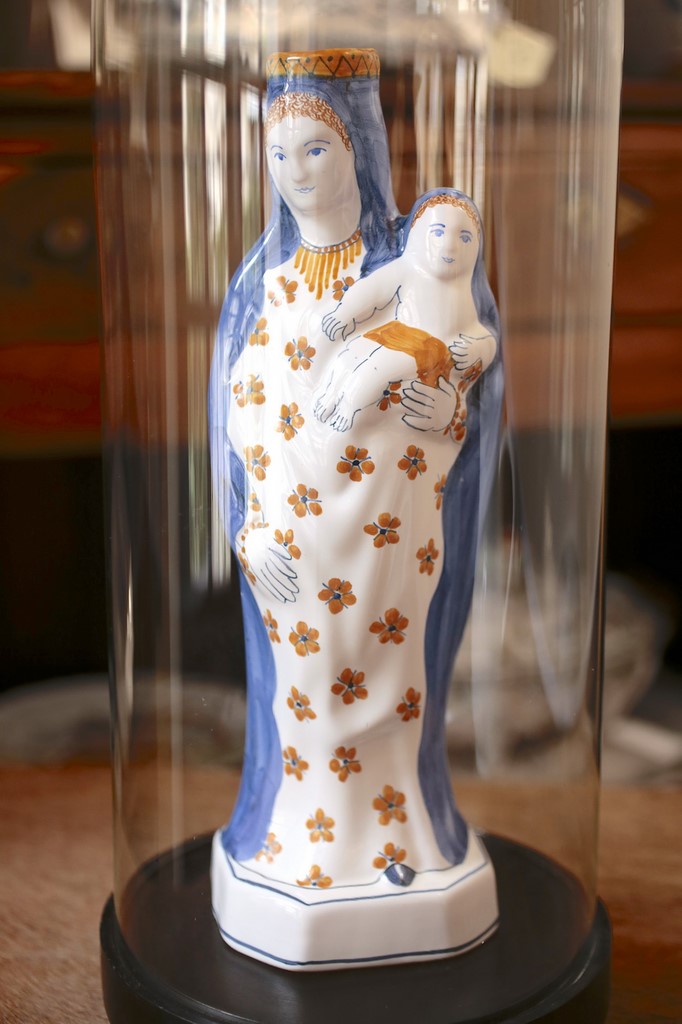 Vierge sous globe de verre